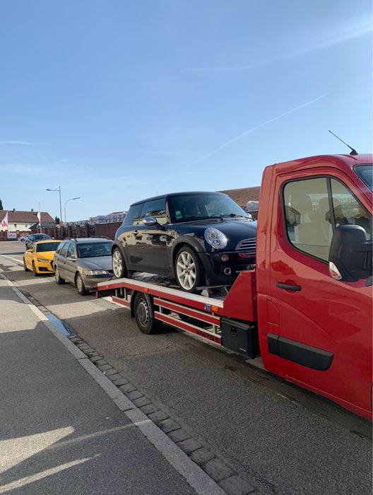 Pomoc drogowa autolaweta transport holowanie