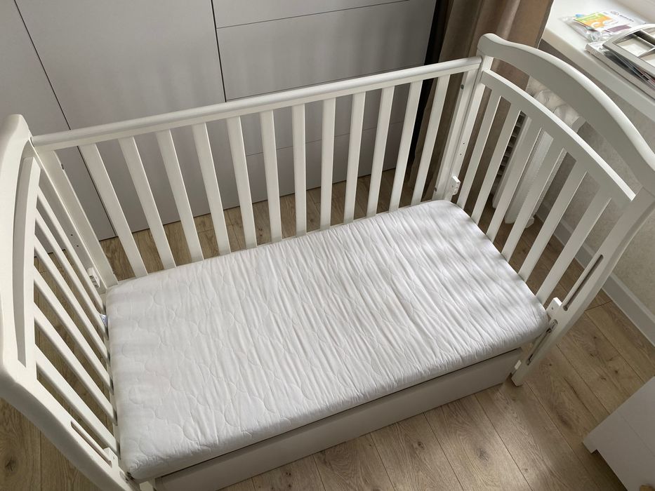 Дитяче ліжко з маятником