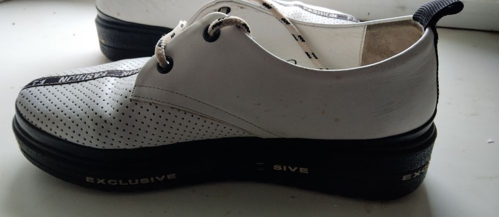 Продаеться кросовки