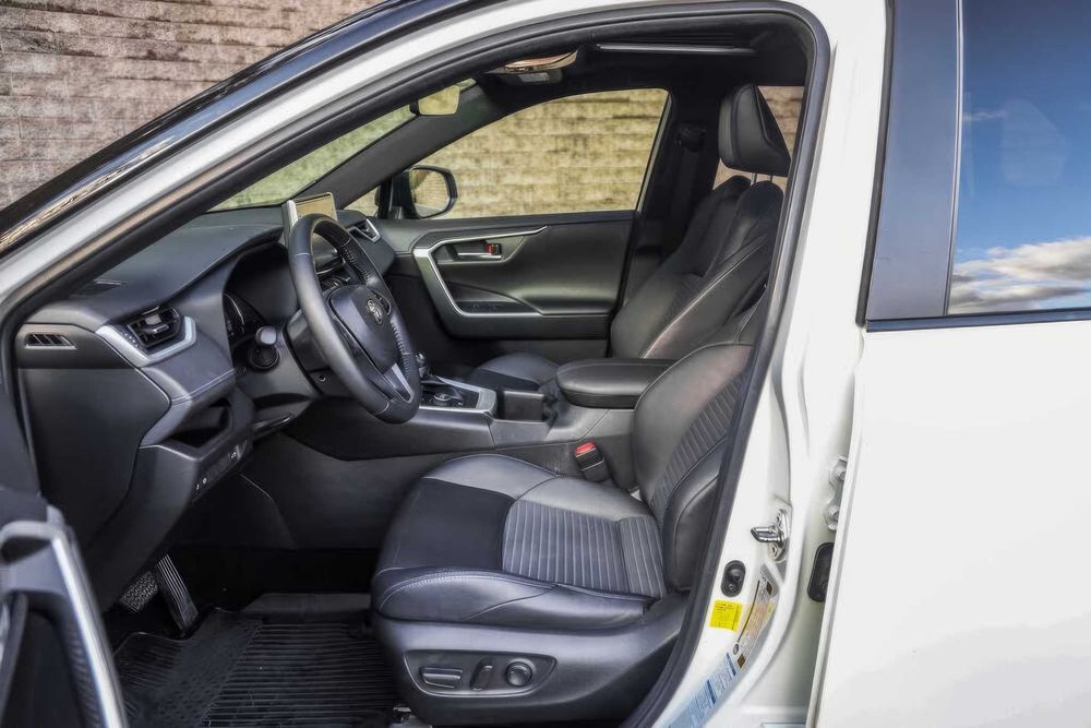 Toyota RAV4      2022