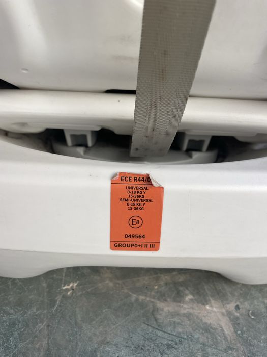 Cadeira Star Ibaby com sistema Isofix e rotação de 360 graus