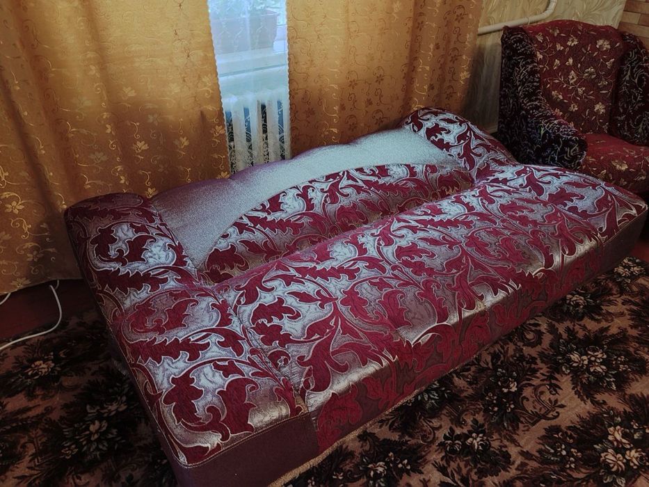 Диван в гарному стані