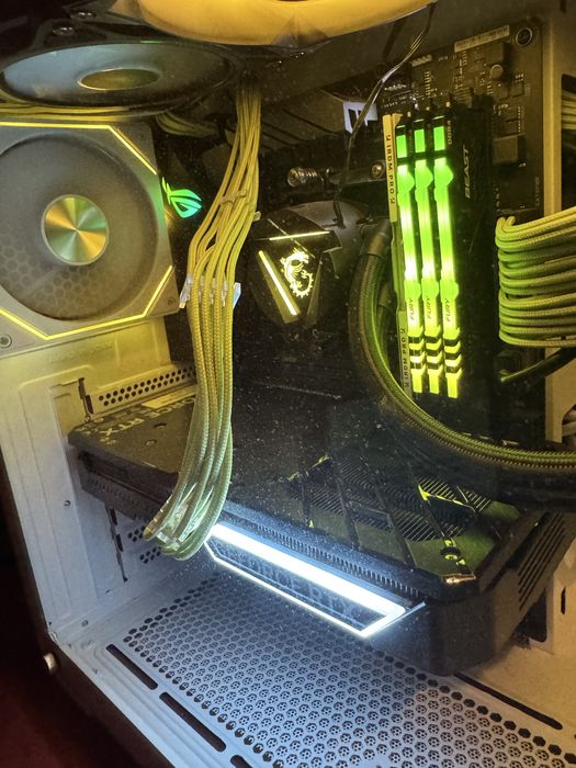 Komputer Gamingowy | RTX4070 R9 64GB DDR4 12TB HDD 3,5TB SSD