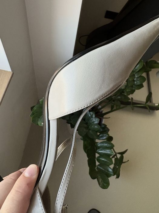 Жіночі туфлі zara