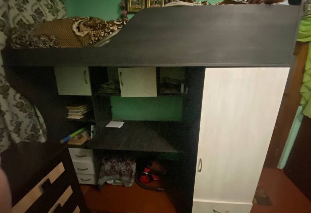 2-х поверхова постеля з робочим столом