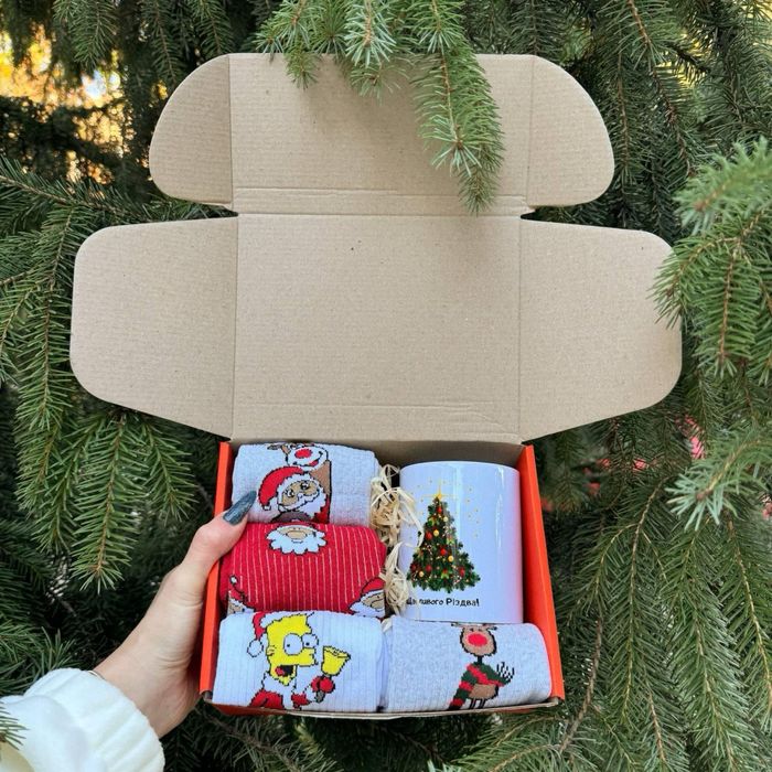 Подарок девушке на новый год.Подарунковий набір дівчині.Носки и кружка