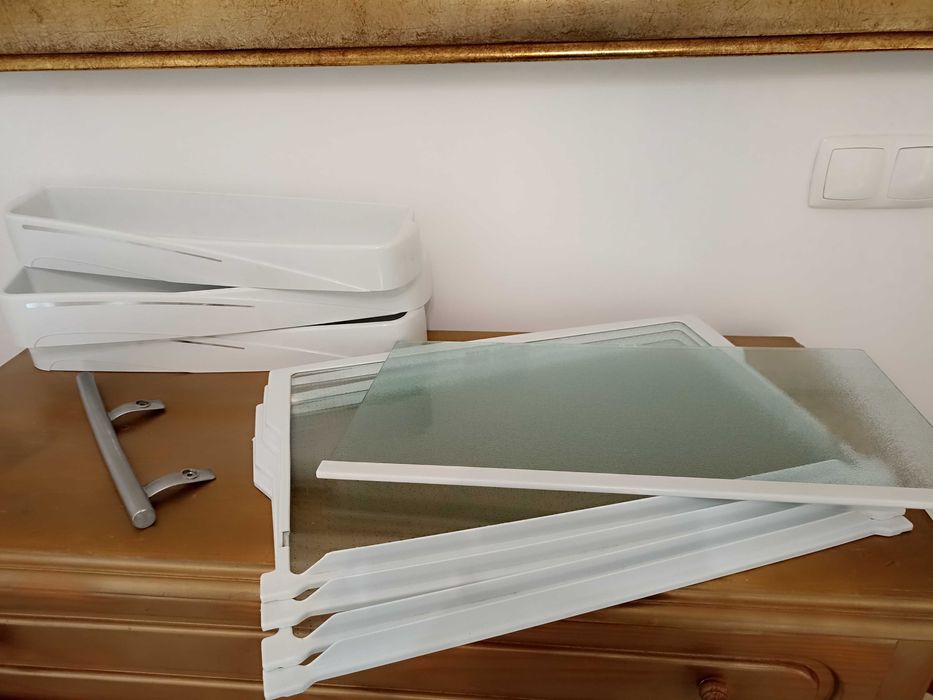 Prateleiras/gavetas/puxador Frigorífico Teka TS-335F