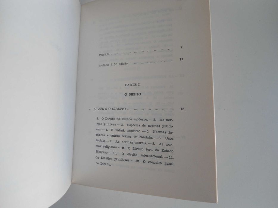 Introdução ao direito por Angel Latorre