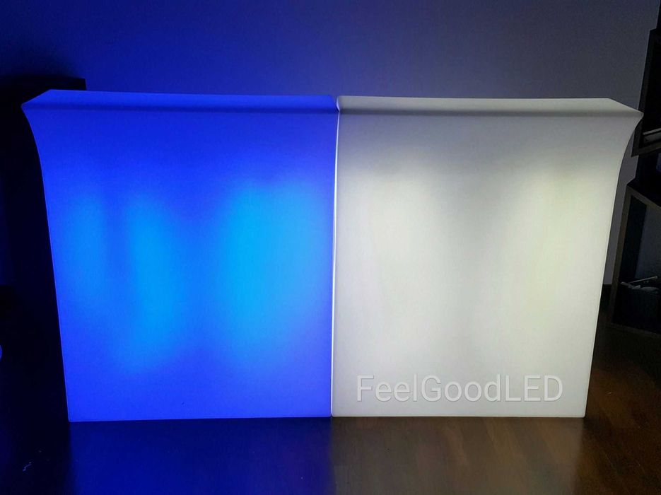 Balcão de bar com iluminação