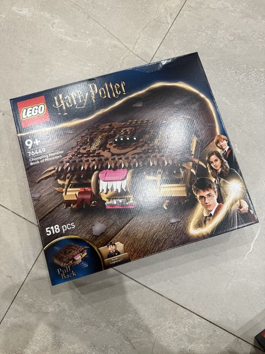 LEGO Harry Potter Potworna księga potworów z zębami 76449