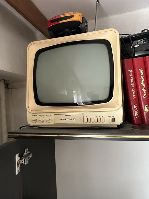 Stary telewizor retro. DO NEGOCJACJI
