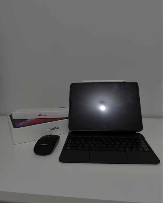 iPad Pro 11 polegadas (2.ª geração) + Apple Pencil 2.ª geração + Capa Magnética com Teclado + Rato