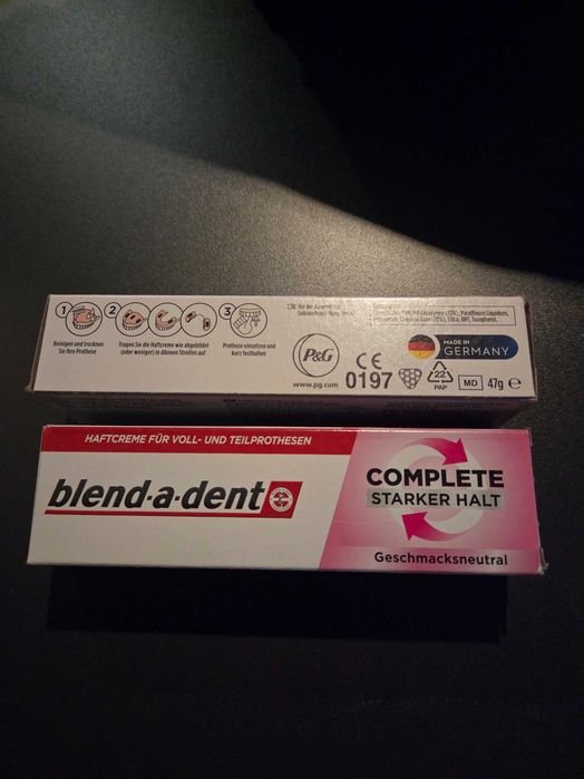 Blend-a-dent Extra Strong Neutral krem mocujący do protez zębowych 47g