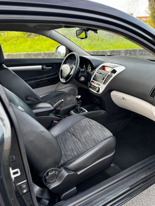 Kia Ceed 1.4 gasolina, ano 2008