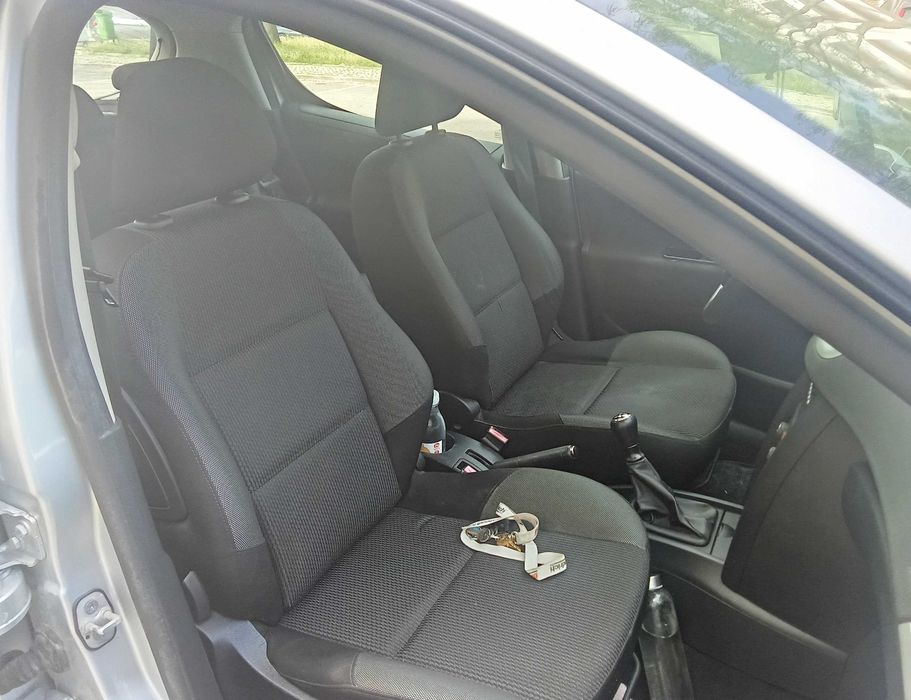 Peugeot 207 -5 Lugares Diesel 2010