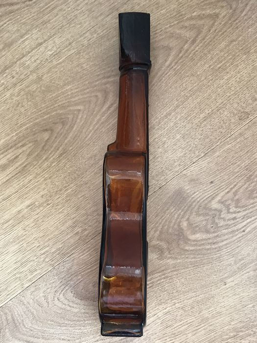 Garrafa de vidro em forma de viola