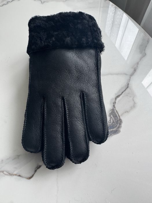 Рукавиці з натуральної овечої шкіри.
