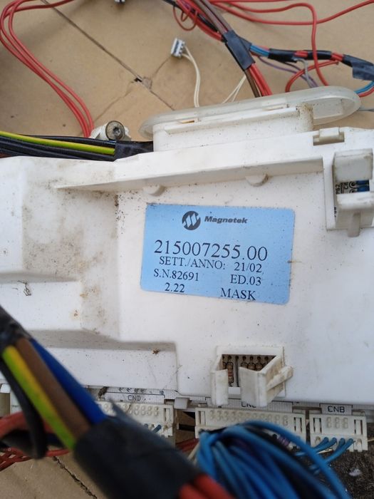 Продам стиральную машину по запчастям  Ariston