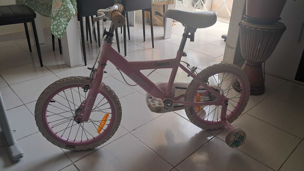 Bicicleta rosa pouco uso