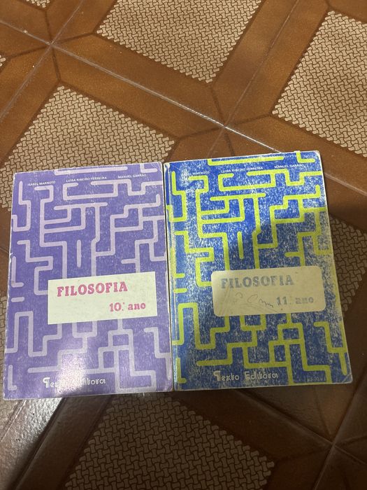 “Filosofia” livros do 10° e 11° ano de escolaridade // Texto Editora