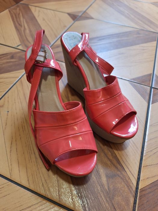 Sandały na koturnie f&f 39