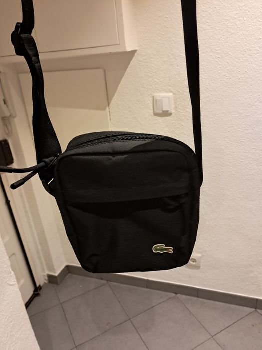 Bolsa lacoste sem uso
