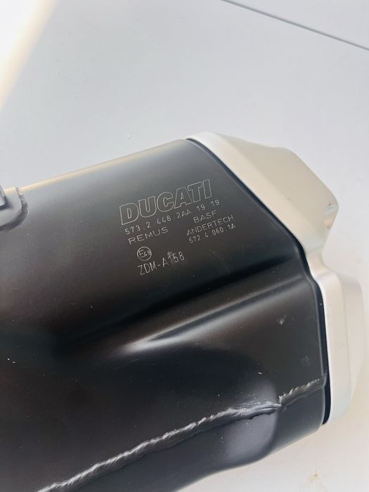 Escape Original- Ducati Monster 821