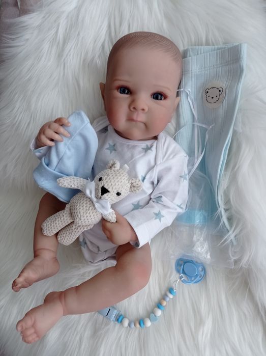 Cała winylowa lalka w typie reborn chłopiec
