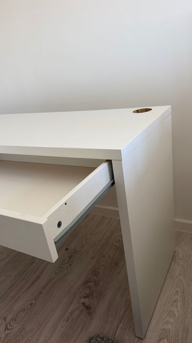 Secretária branca IKEA