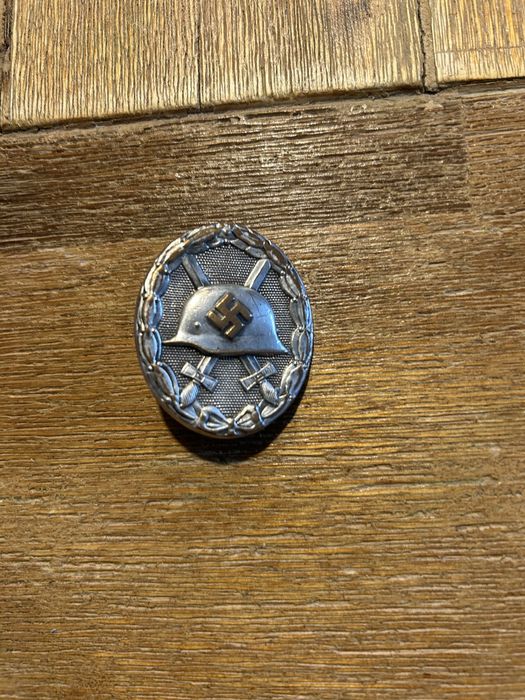 Odznaka za odniesione rany L13