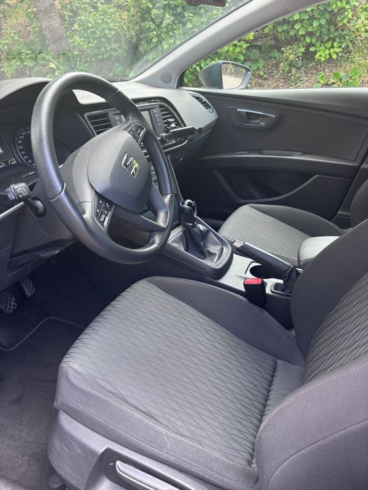 Seat Leon 2013 com 180.000km em ótimo estado.