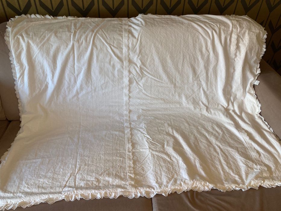 Colcha para cama de criança bordado inglês