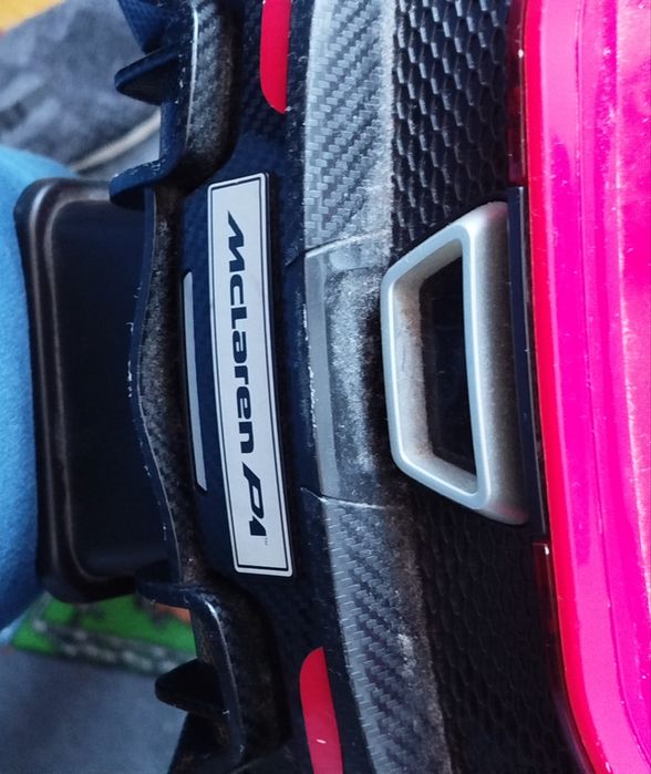 Samochodzik pchacz McLaren P4 czerwony– nie mieści się do paczkomatu