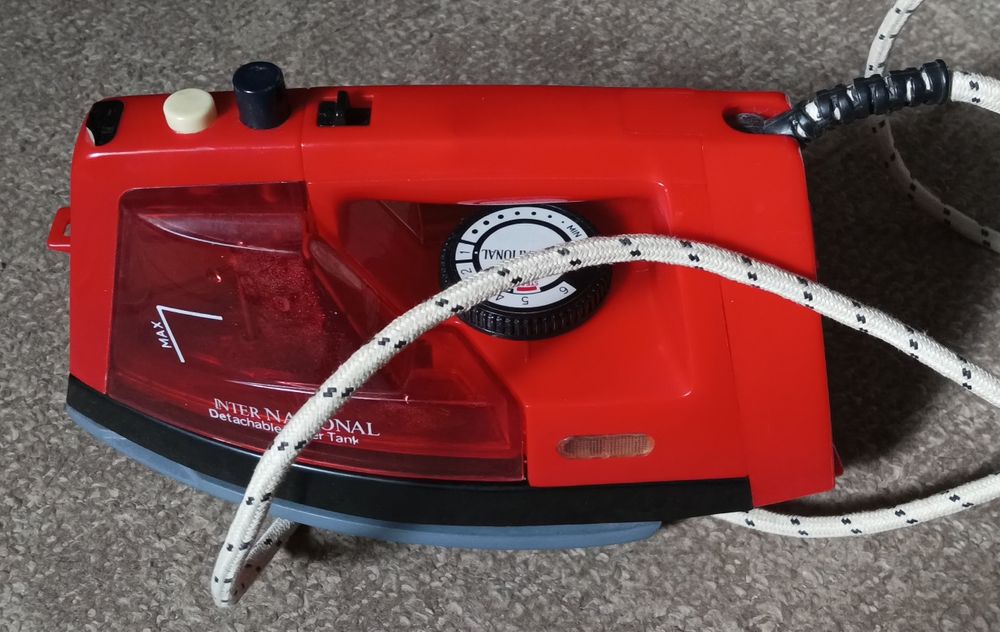 Утюг б/у  -  1 kW