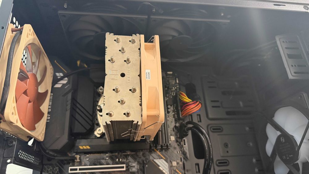 ПК в ідеальному стані (Asus TUF Gaming B560-Plus, Intel i5-11400, G.Skill 16gb, Aerocool Strike-X 800W)
