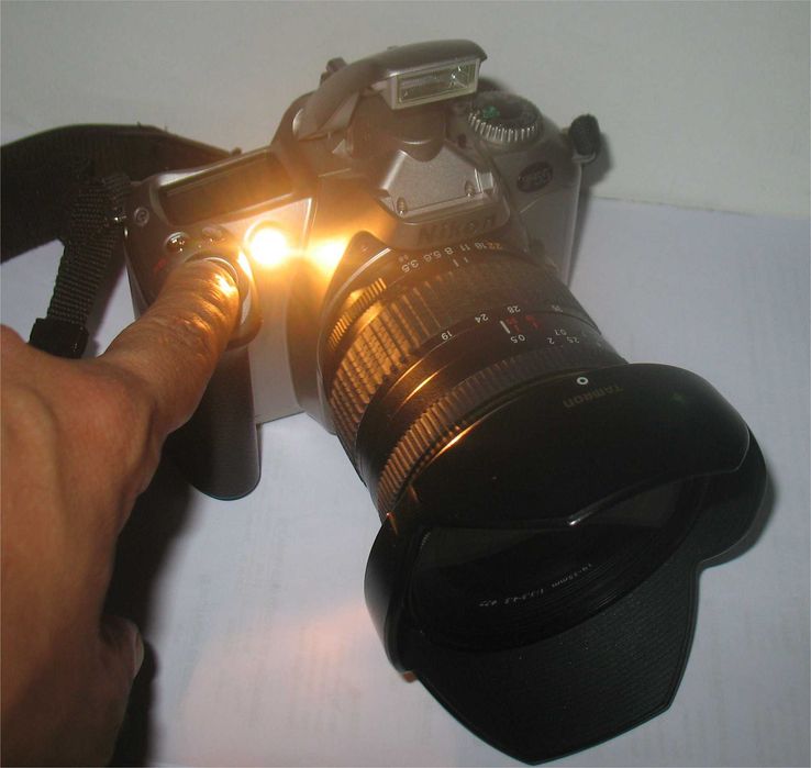 Nikon F55, Lente Tamron AF 19-35mm, Filtro Nikon NC 77mm,Bolsa Soligor