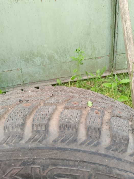 Продам резину с диском на таврию