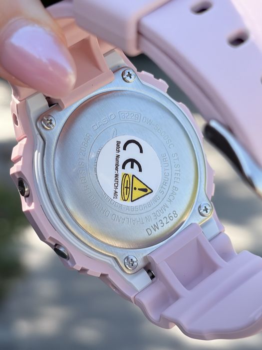 Жіночий годинник CASIO G-SHOCK DW-5600SC-4E.