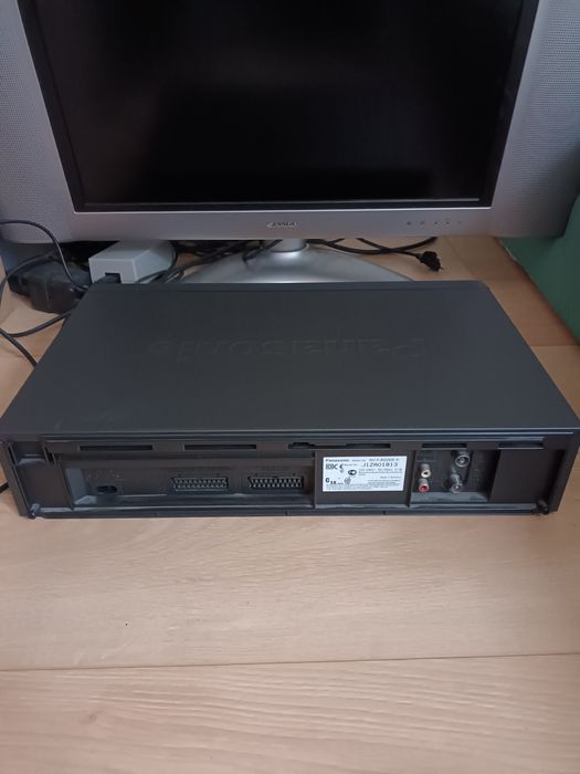 Magnetowid odtwarzacz wideo Panasonic NV- FJ622