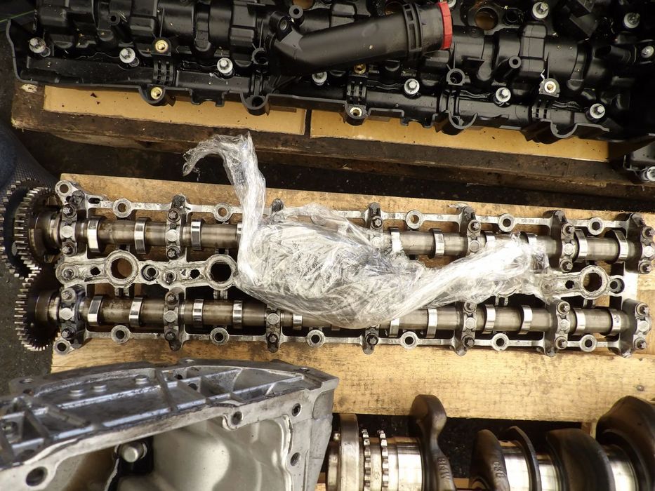 BMW - WAŁKI ROZRZĄDU Z PODSTAWĄ -  BMW F10 3.0 D - 7800044 OE