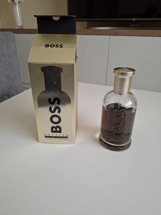 Hugo Boss Bottled 

Pouco usado usado

Custou 90€
