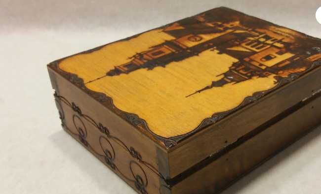 Bardzo stara piękna szkatułka