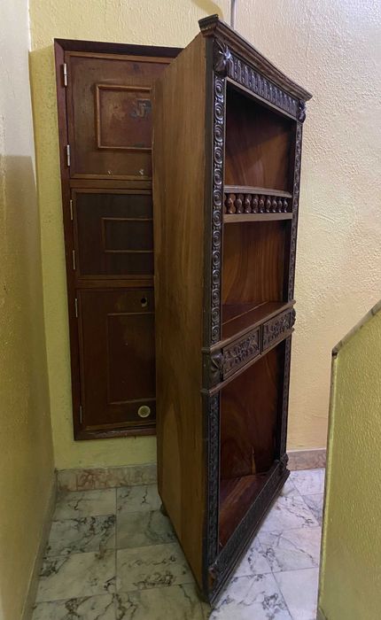 Belo Móvel/Armário/Antiguidade /de Africa.Castanho.Boa Condição.