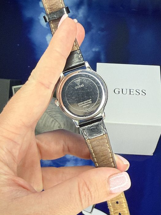 Продам оригинальные часы Guess