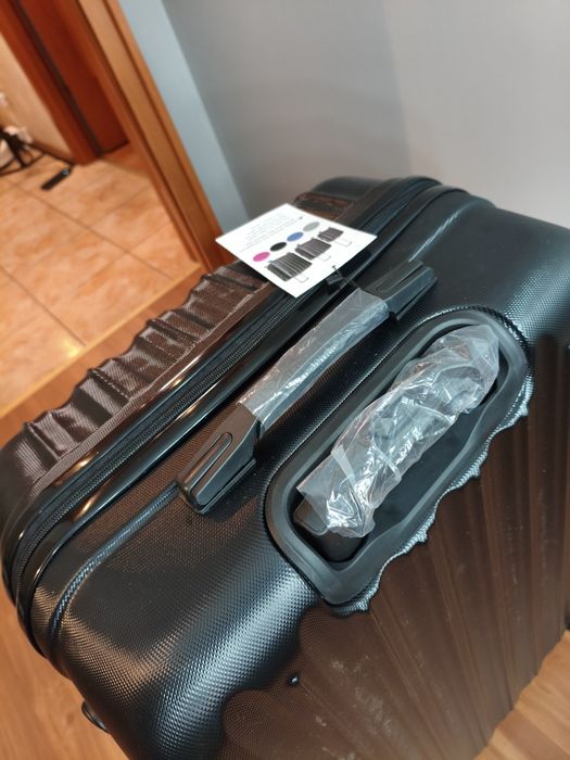 Piękny zestaw 3 walizek– twardy ABS, nowy komplet