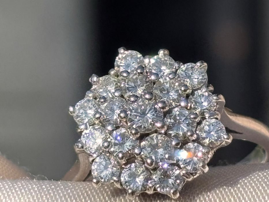 Pièkny pierścionek złoty 18k /Au 750 z Diamentami 4.87g