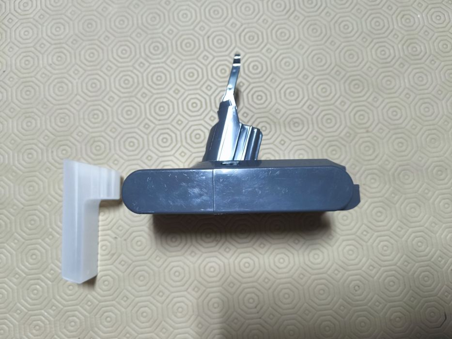 Bateria para DYS-V8 Li-ion

21.6V 12800mAh