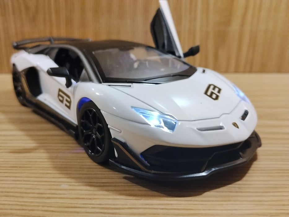 Модель Lamborghini Aventador SVJ 1:24 Автопром металл свет звук машина