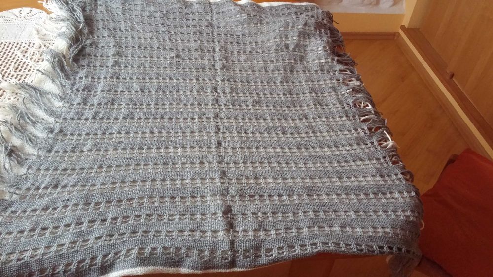 Świetny ciepły szal typu komin - biało-popielaty !!