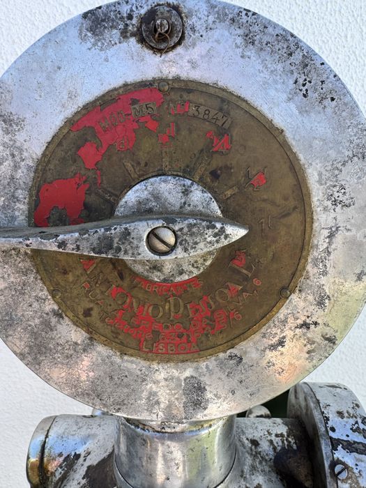 Bomba de Óleo Antiga